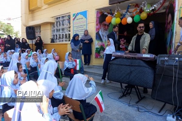 برگزاری جشن‌شکوفه‌ ها در مدرسه شاهد قرچک