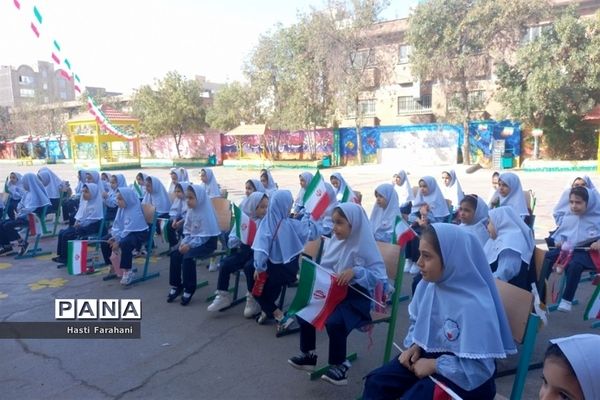 برگزاری جشن‌شکوفه‌ ها در مدرسه شاهد قرچک