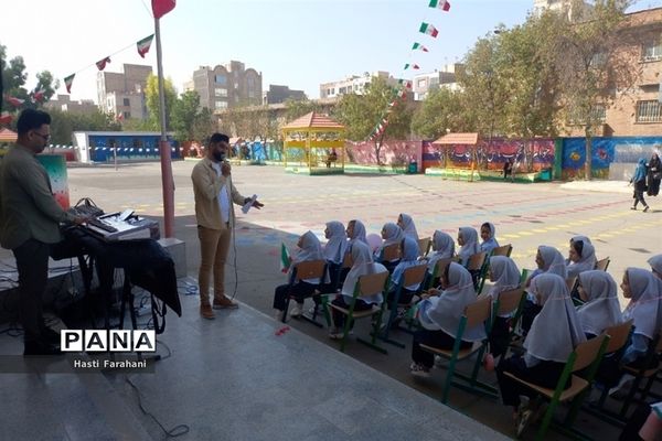 برگزاری جشن‌شکوفه‌ ها در مدرسه شاهد قرچک