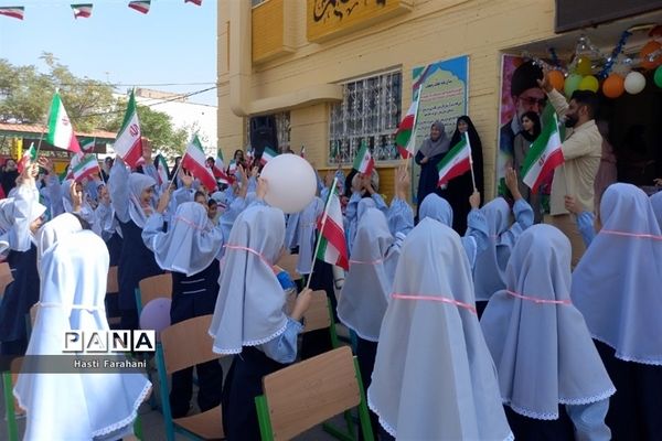 برگزاری جشن‌شکوفه‌ ها در مدرسه شاهد قرچک