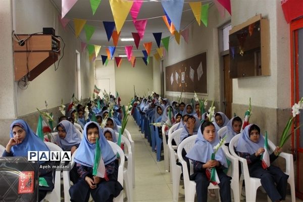 جشن شکوفه‌ها در دبستان دخترانه قدس اداره آموزش و پرورش ناحیه 5