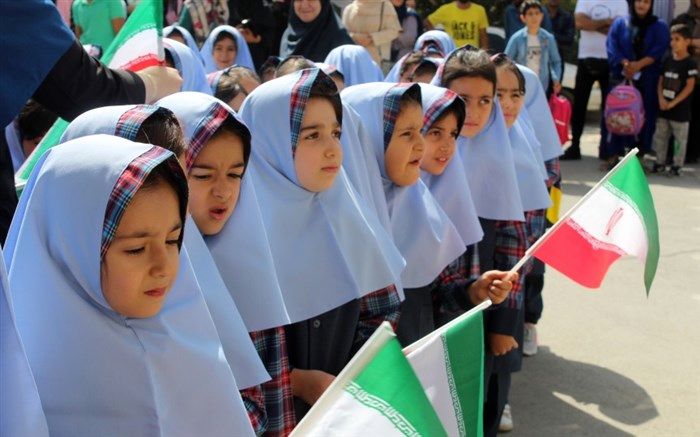 برگزاری جشن شکوفه‌ها در دبستان محمودی شهرضا/فیلم