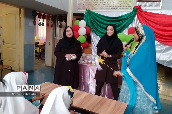 جشن شکوفه‌ها در دبستان حضرت زهرا(س) در رودهن