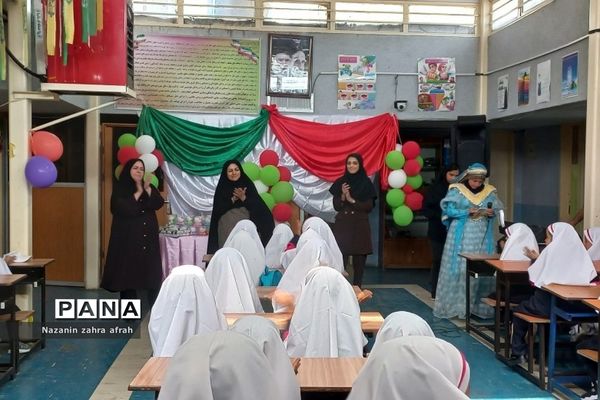 جشن شکوفه‌ها در دبستان حضرت زهرا(س) در رودهن