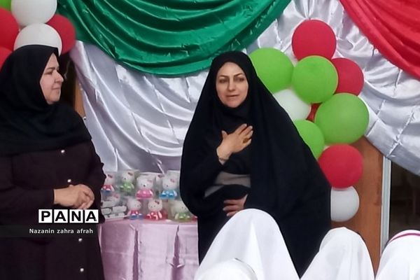 جشن شکوفه‌ها در دبستان حضرت زهرا(س) در رودهن