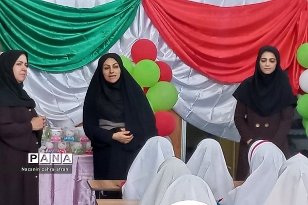 جشن شکوفه‌ها در دبستان حضرت زهرا(س) در رودهن