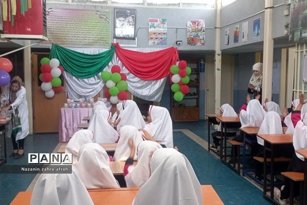 جشن شکوفه‌ها در دبستان حضرت زهرا(س) در رودهن