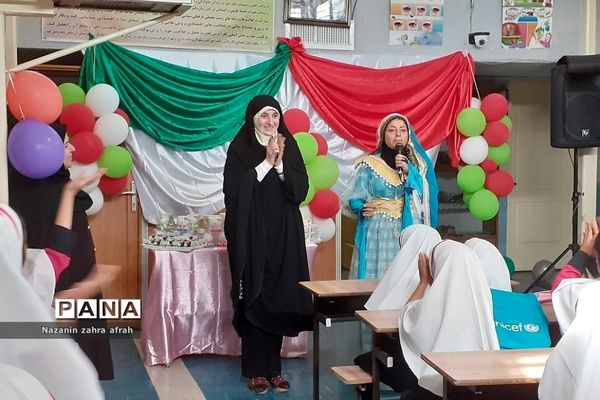 جشن شکوفه‌ها در دبستان حضرت زهرا(س) در رودهن