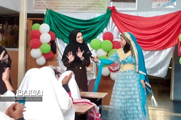 جشن شکوفه‌ها در دبستان حضرت زهرا(س) در رودهن