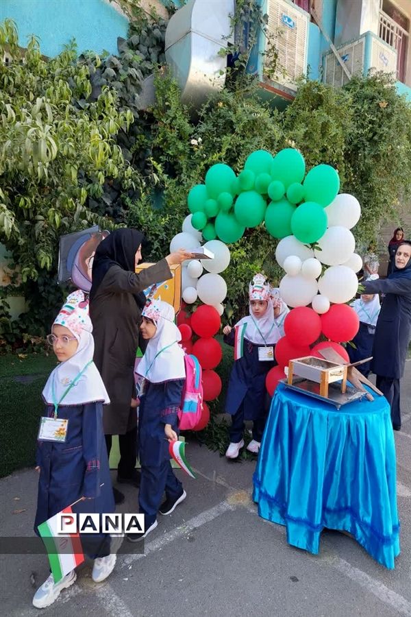 آیین جشن شکوفه ها در مدارس منطقه ۴ شهر تهران