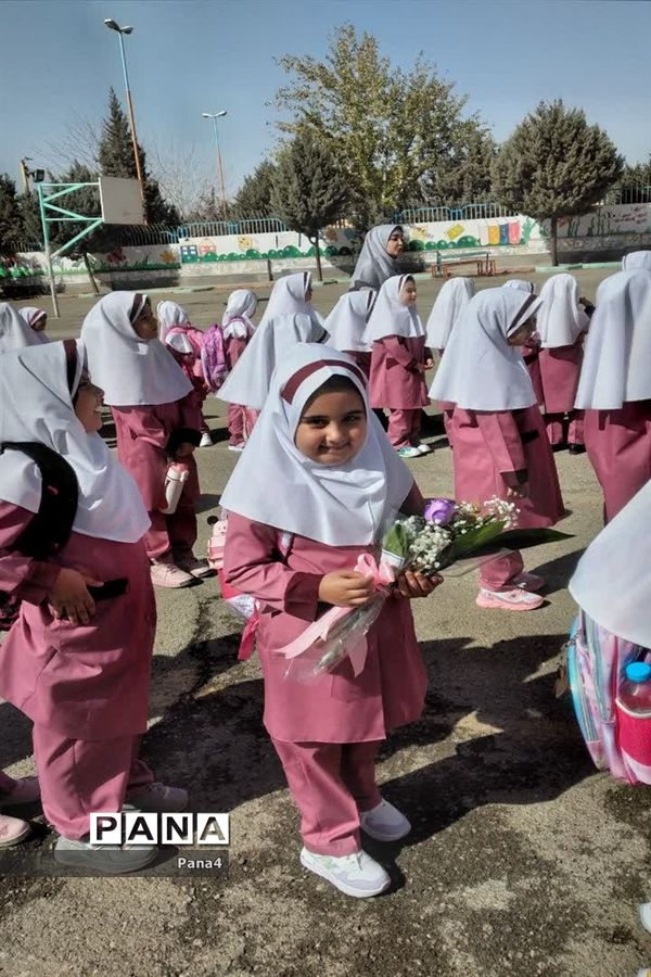 آیین جشن شکوفه ها در مدارس منطقه ۴ شهر تهران