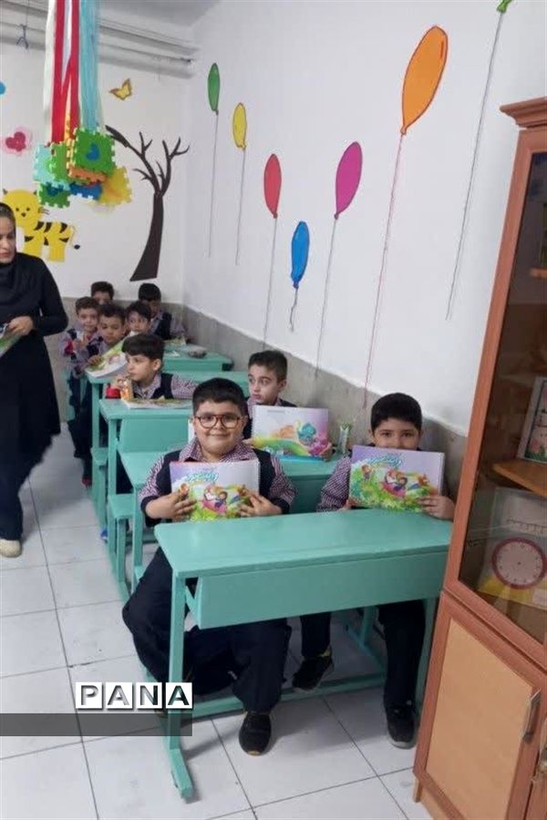 آیین جشن شکوفه ها در مدارس منطقه ۴ شهر تهران
