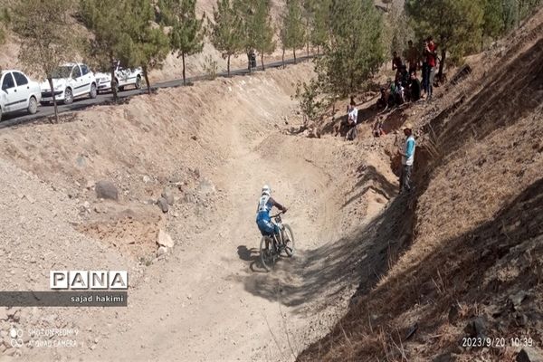 رقابت دوچرخه سواری بر فراز بام شهر مشهد