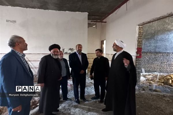 بازدید امام جمعه و مدیر آموزش و پرورش مهریز از مدرسه امام صادق(ع)