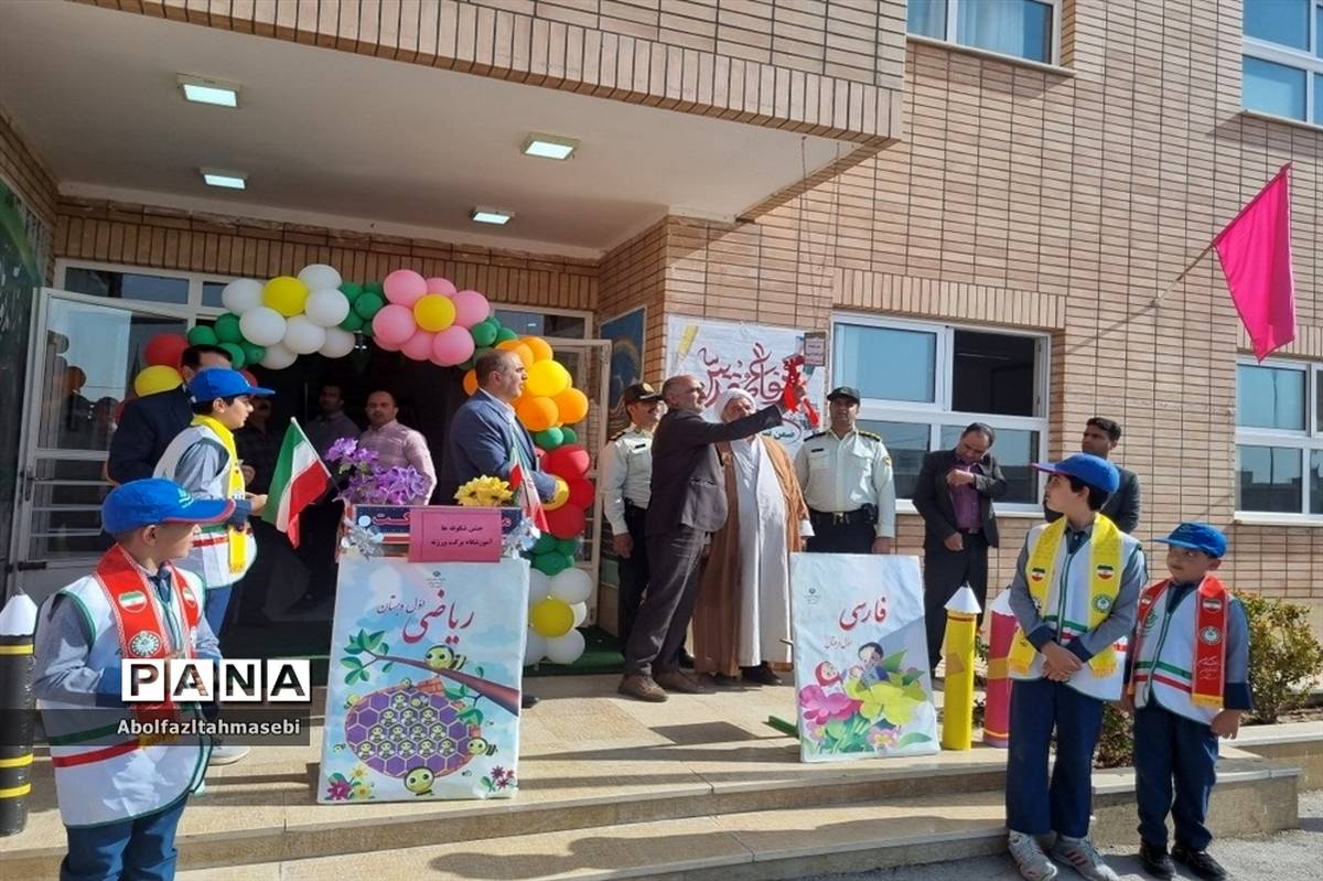 جشن شکوفه‌ها در دبستان برکت شهرستان ورزنه