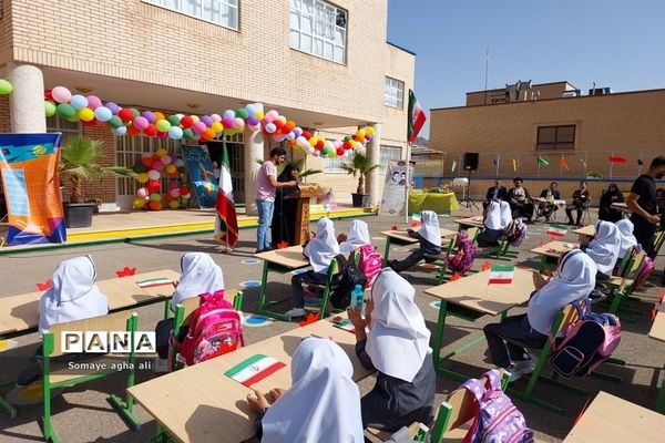 جشن شکوفه‌ها در دبستان تقی زاده نطنز