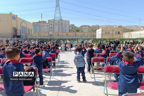 برگزاری جشن شکوفه‌ها در دبستان حاج تقی احدیان ناحیه ۶ مشهد مقدس همزمان با مدارس سراسر کشور