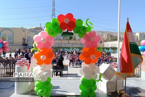 برگزاری جشن شکوفه‌ها در دبستان حاج تقی احدیان ناحیه ۶ مشهد مقدس همزمان با مدارس سراسر کشور