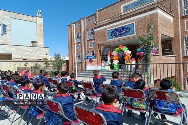 برگزاری جشن شکوفه‌ها در دبستان حاج تقی احدیان ناحیه ۶ مشهد مقدس همزمان با مدارس سراسر کشور