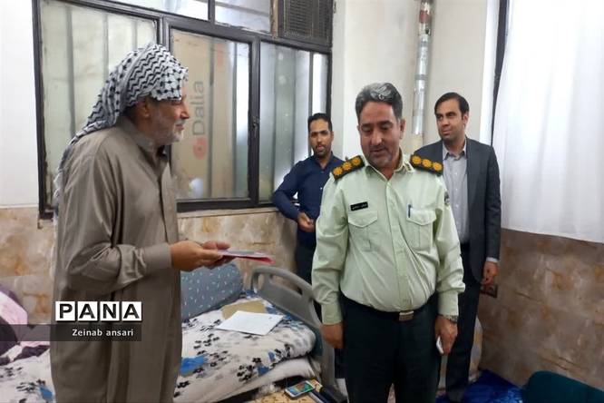 دیدار مسئولان شهری و دانش‌‌‌آموزان ملارد با خانواده شهدا در هفته دفاع مقدس