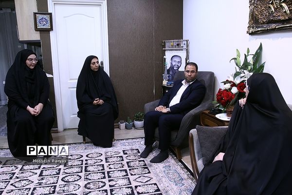 دیدار وزیر آموزش و پرورش با خانواده شهید مدافع امنیت، شهید پوریا احمدی