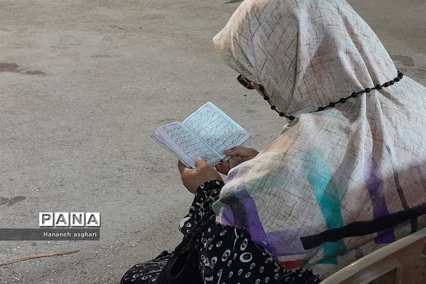 جشن ایستادگی در جوار مزار شهید گمنام به مناسبت گرامیداشت هفته دفاع مقدس