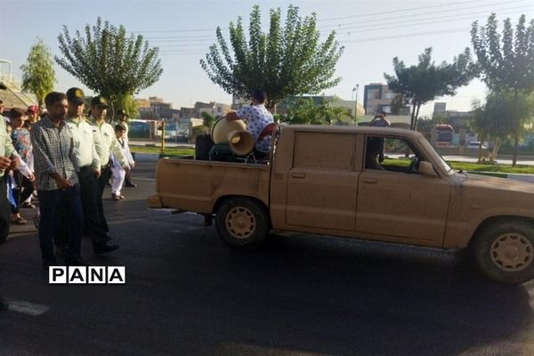 پیاده‌روی خانوادگی به مناسبت هفته دفاع مقدس در شهرستان‌قرچک