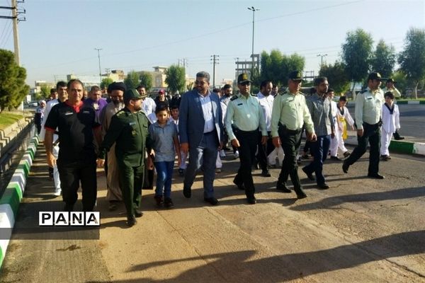 پیاده‌روی خانوادگی به مناسبت هفته دفاع مقدس در شهرستان‌قرچک