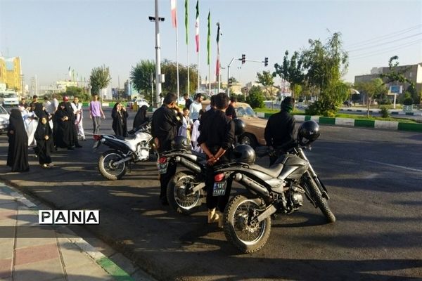 پیاده‌روی خانوادگی به مناسبت هفته دفاع مقدس در شهرستان‌قرچک