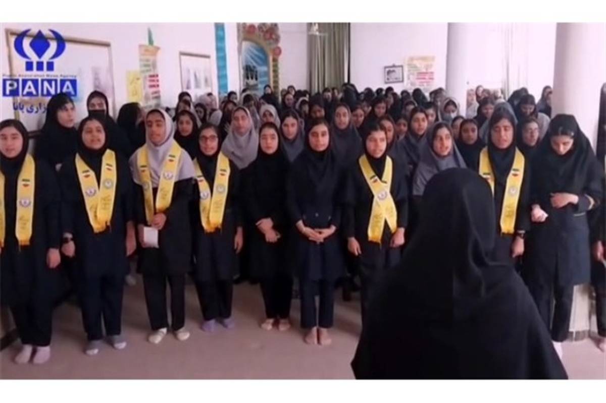 اجرای سرود دختر ایران در مدارس پارسیان/فیلم