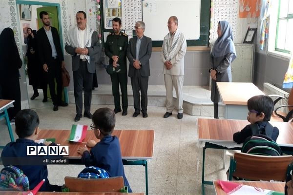 آیین نواختن زنگ مهر، ایثار و نماز در مدارس شهرستان کلات