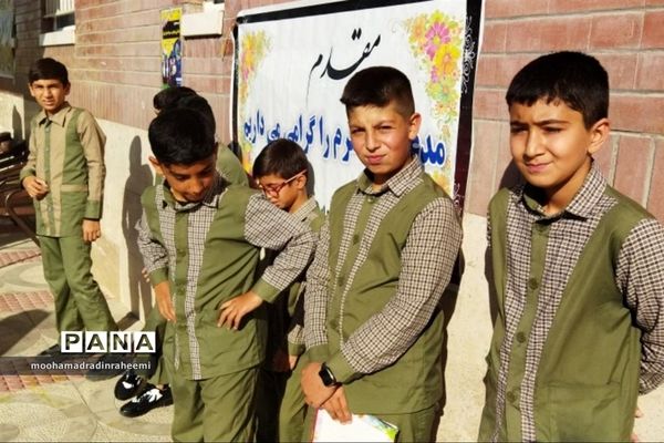 نواخته‌شدن زنگ مقاومت و ایثار در دبستان ابوعلی‌سینا شهرستان فیروزکوه