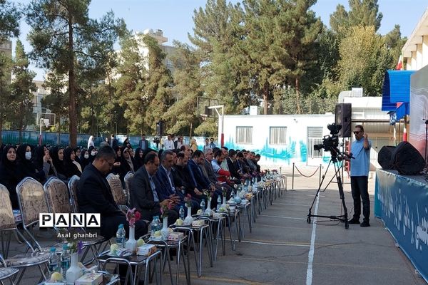 زنگ نمادین آغاز سال تحصیلی در دبیرستان شهید محمد حسین سجادآموزش و پرورش ناحیه 4