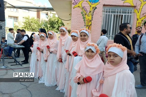 زنگ نمادین آغاز سال تحصیلی در دبیرستان شهید محمد حسین سجادآموزش و پرورش ناحیه 4