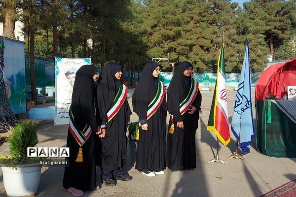 زنگ نمادین آغاز سال تحصیلی در دبیرستان شهید محمد حسین سجادآموزش و پرورش ناحیه 4