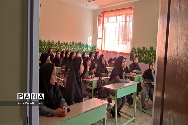 آیین بازگشایی مدارس در دبیرستان هاجر شهرستان رباط‌کریم