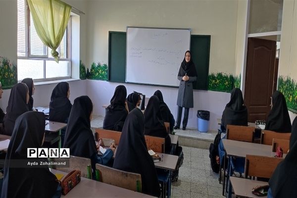 آیین بازگشایی مدارس در دبیرستان هاجر شهرستان رباط‌کریم