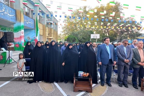 مراسم نواختن زنگ نمادین آغاز سال تحصیلی ۱۴۰۳-۱۴۰۲ در منطقه ۱۵