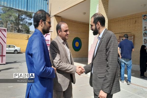 اقامه اولین نماز جماعت در مدرسه ۱۷ شهریور ناحیه ۵ شهر اصفهان