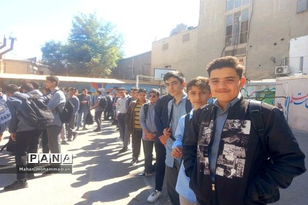 زنگ آغاز سال تحصیلی جدید در دبیرستان سلمان پارسی