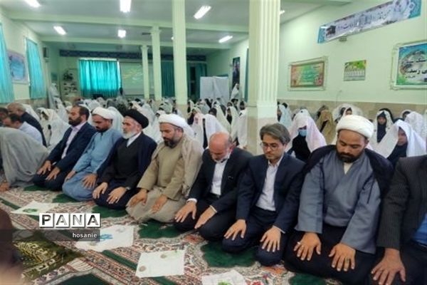 اقامه نماز جماعت در اولین روز بازگشایی مدارس خراسان جنوبی