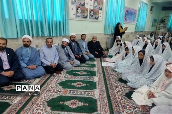 اقامه نماز جماعت در اولین روز بازگشایی مدارس خراسان جنوبی