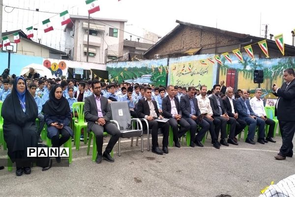 نواختن زنگ دفاع مقدس و بازگشایی در قائمشهر