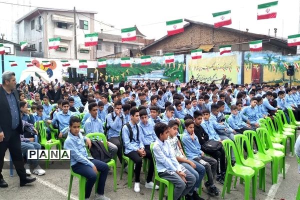 نواختن زنگ دفاع مقدس و بازگشایی در قائمشهر