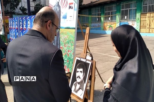 نواختن زنگ دفاع مقدس و بازگشایی در قائمشهر