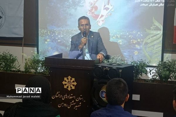 جشن دانش‌آموزان قبولی پایه هفتم در دبیرستان استعدادهای درخشان شهید بهشتی رودهن