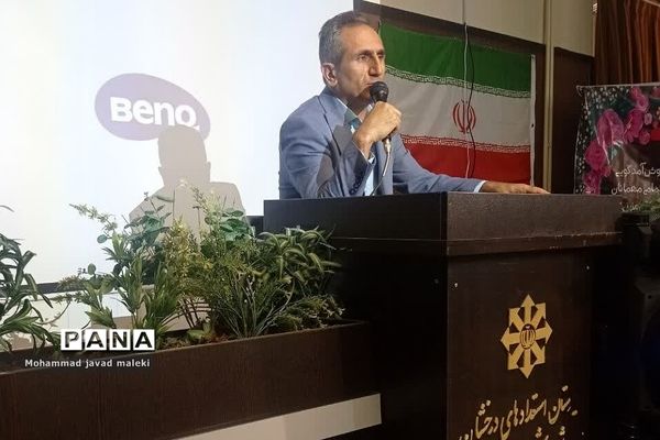 جشن دانش‌آموزان قبولی پایه هفتم در دبیرستان استعدادهای درخشان شهید بهشتی رودهن