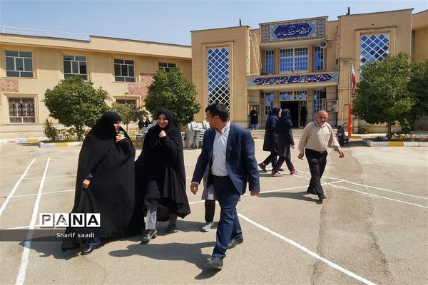 بازدید مدیرآموزش پرورش ناحیه چهارشیراز از مدارس در اولین روز مهرماه