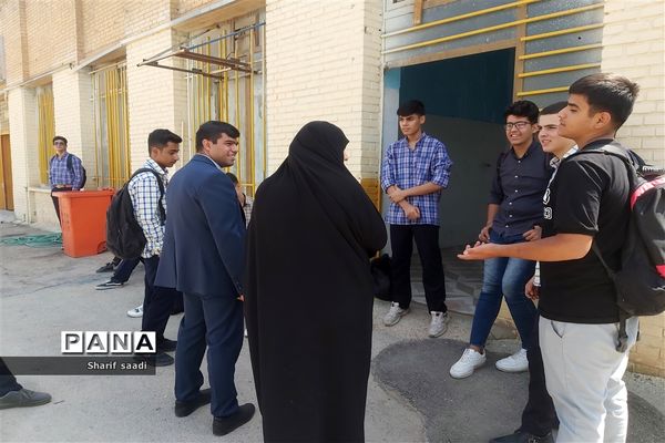 بازدید مدیرآموزش پرورش ناحیه چهارشیراز از مدارس در اولین روز مهرماه