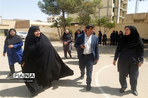 بازدید مدیرآموزش پرورش ناحیه چهارشیراز از مدارس در اولین روز مهرماه